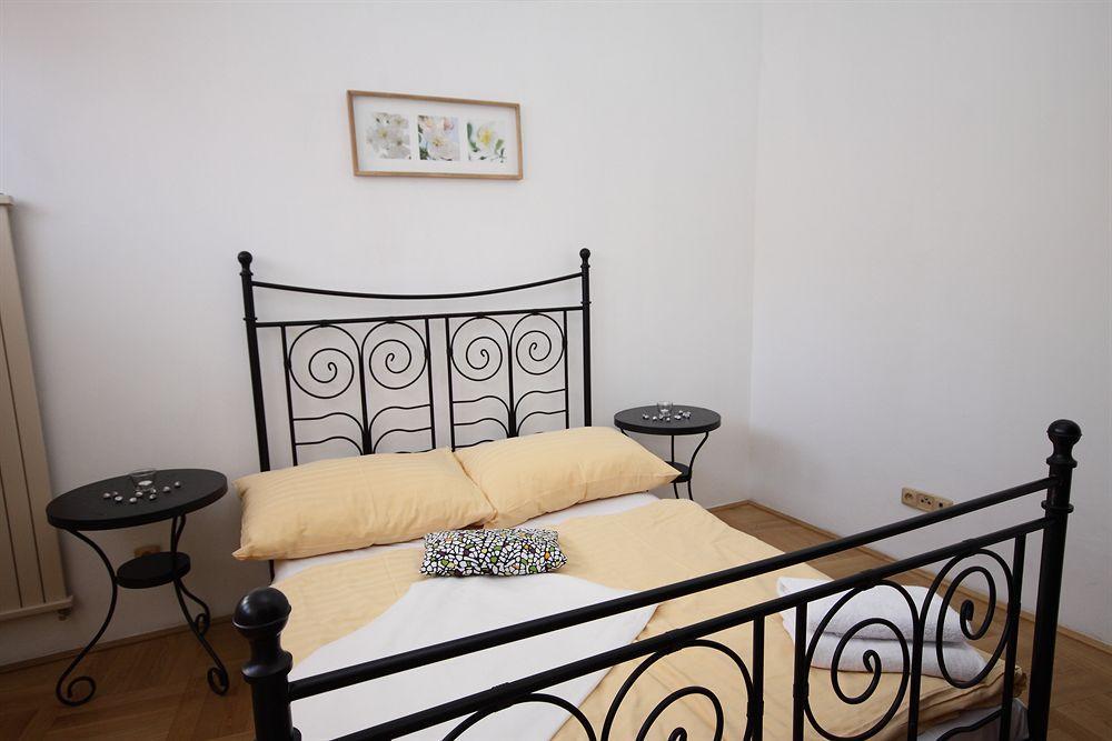 פראג Leo Apartments Old Town מראה חיצוני תמונה